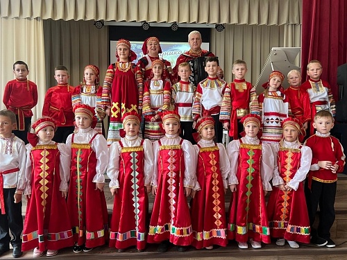Славь Россия Богородицу в перезвон колоколов, пойте всех соборов звоницы Пресвятой её Покров